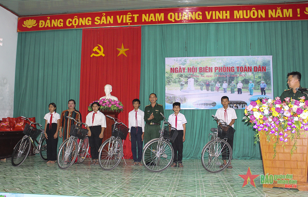 Ngày hội Biên phòng toàn dân tại xã biên giới Krông Na, huyện Buôn Đôn